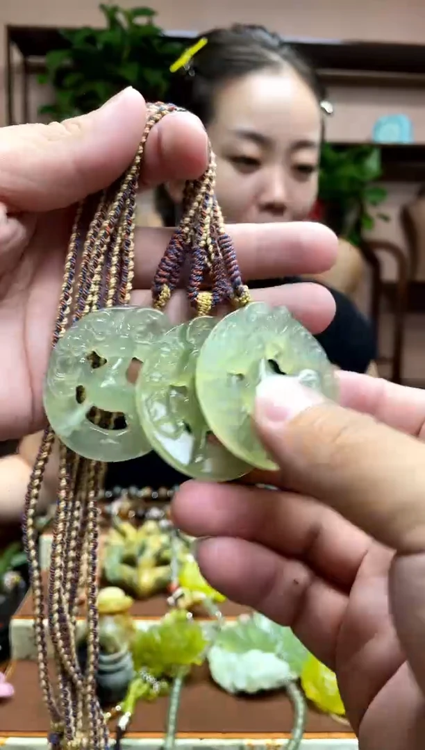 未镶嵌岫玉吊坠多样性发货发其中之一