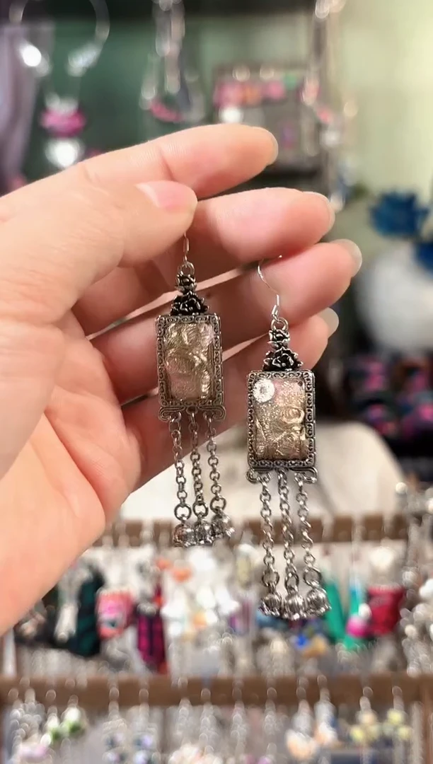 彩云南阁非遗老绣饰品666*