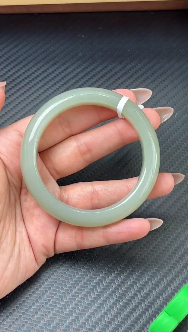 未镶嵌手镯和田玉且末近矿微色差56m