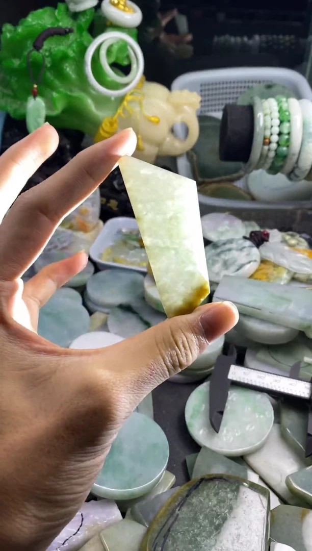 散珠翡翠A货翡翠