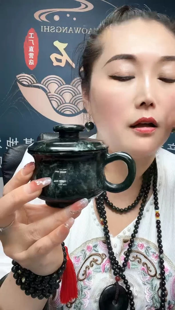 蛇纹石玉未镶嵌贵妇杯发一