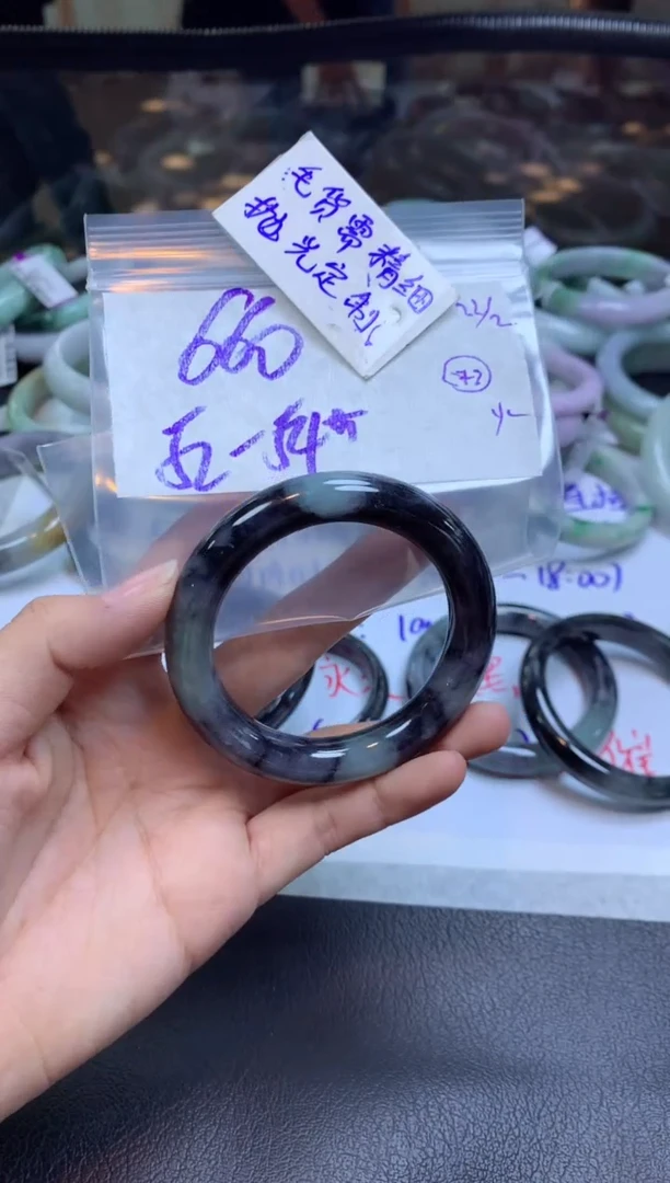 【闪购商品】定制翡翠未镶嵌手镯毛货需精细抛光+多人+660元