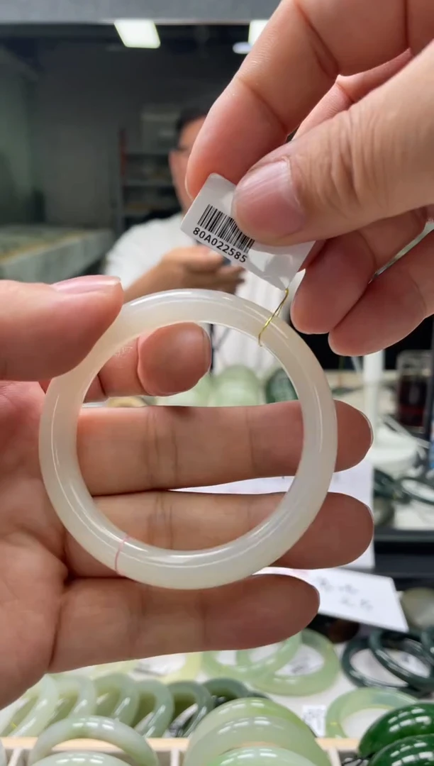 【闪购商品】和田玉手镯未镶嵌编码2585 圈口53-54