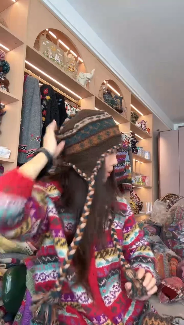 羊毛咖色大辫护耳帽