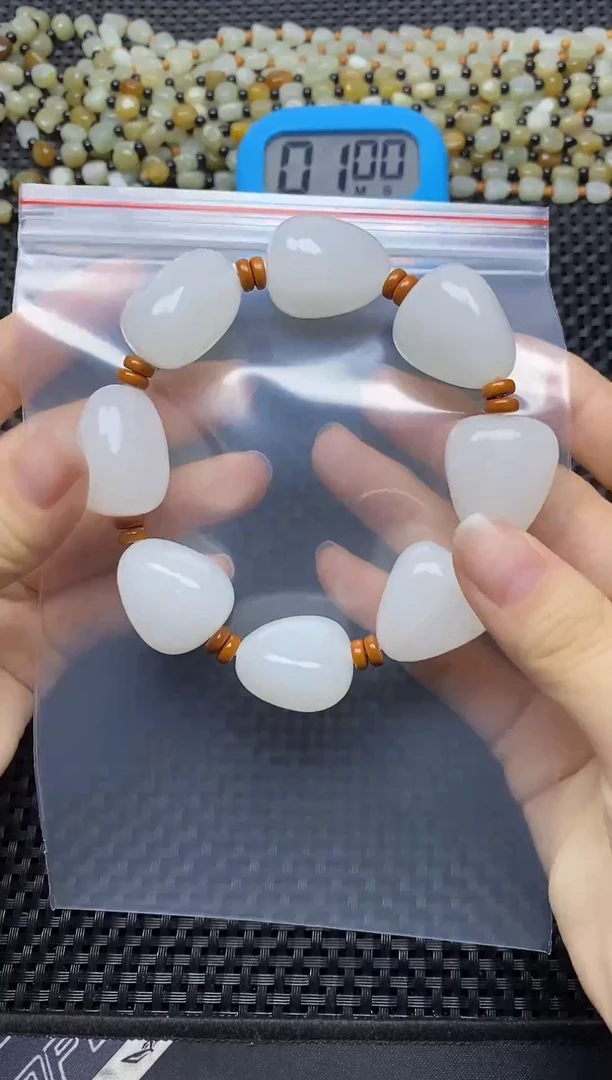 未镶嵌手链和田玉时**苒手串