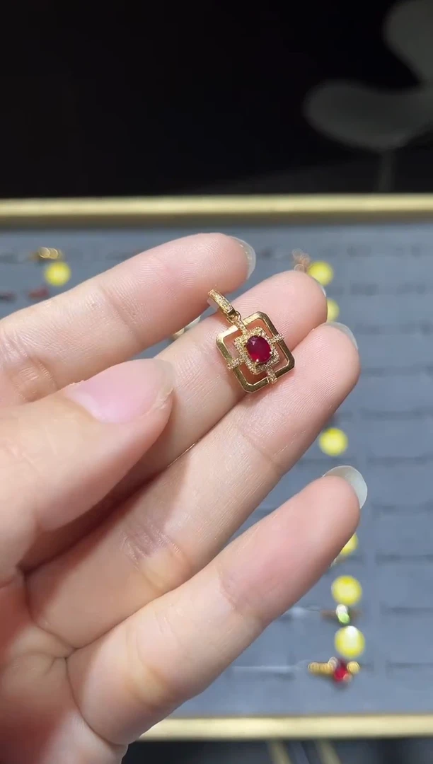 吊坠(不含链)18K金镶嵌红宝石1