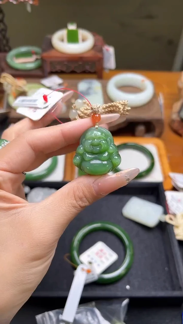 吊坠(不含链)未镶嵌和田玉俄料碧玉 佛公