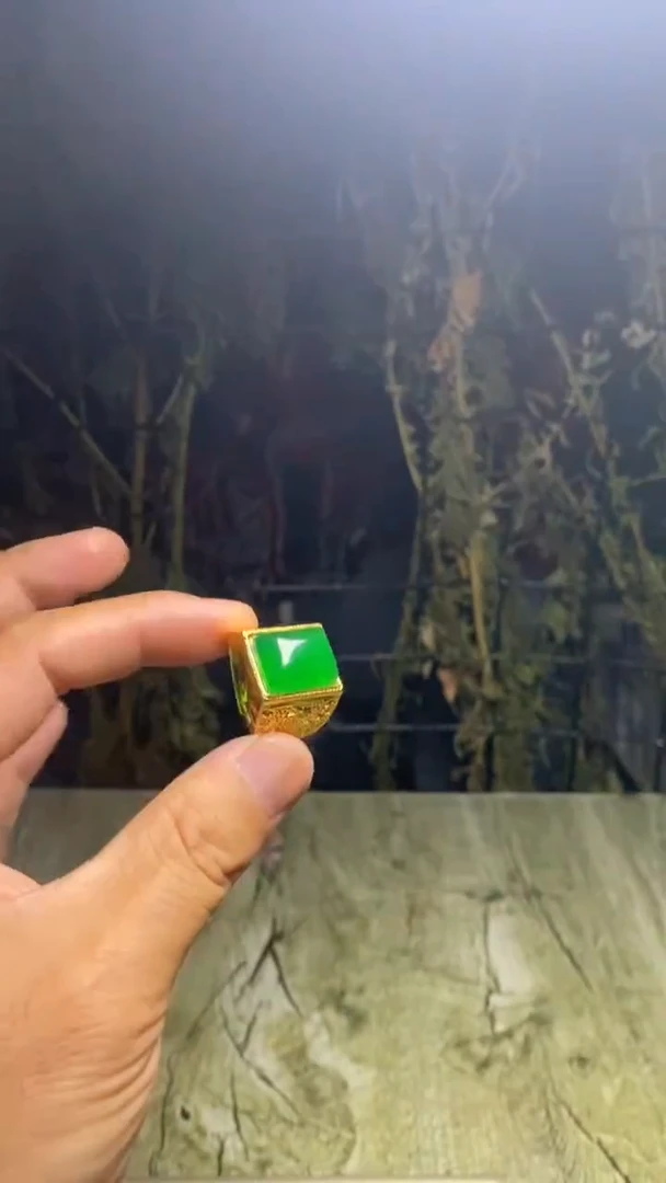 2348    精美戒指