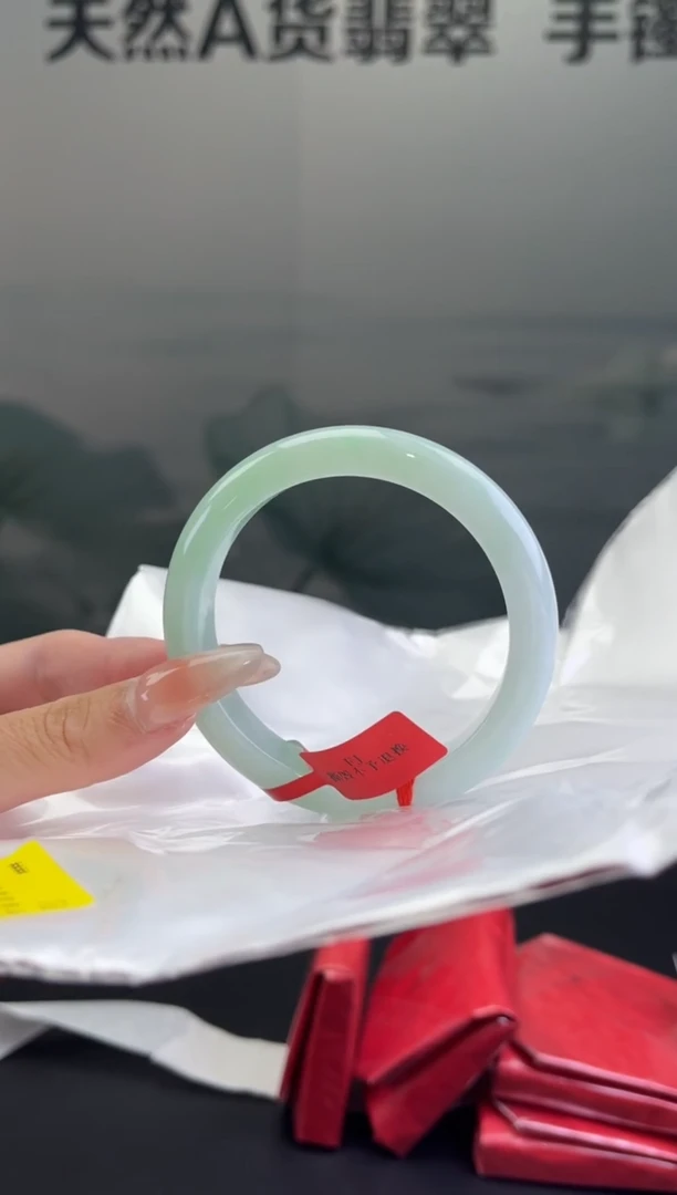 翡翠手镯未镶嵌翡翠手镯2