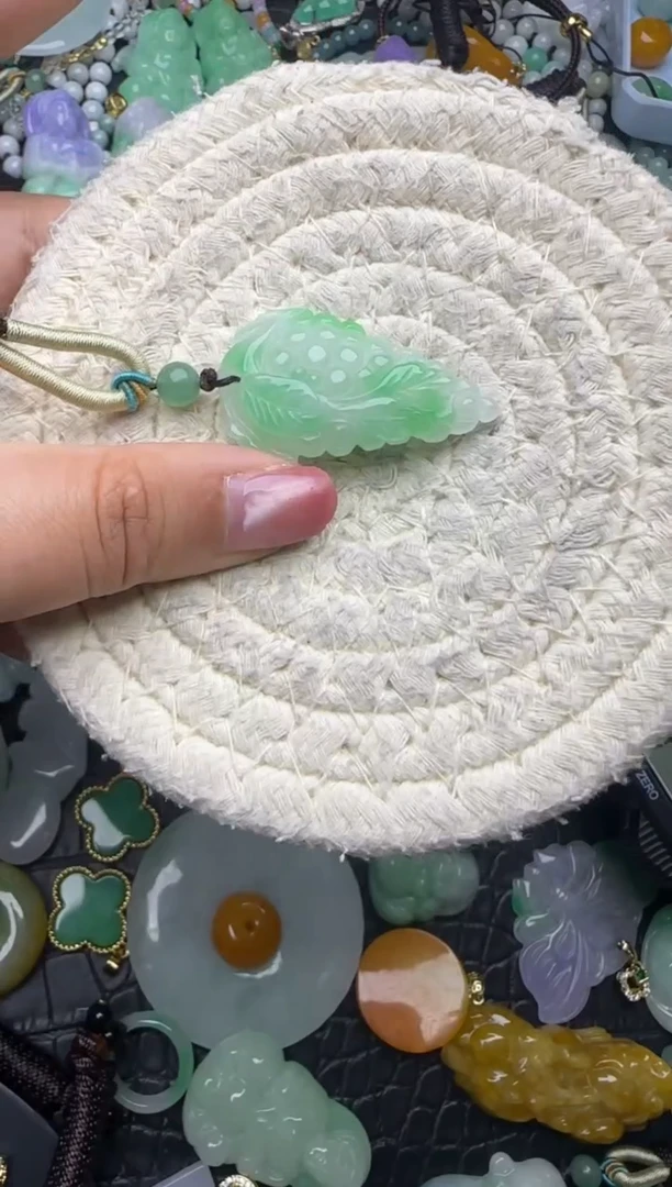 颈饰未镶嵌翡翠天然缅甸翡翠吊坠