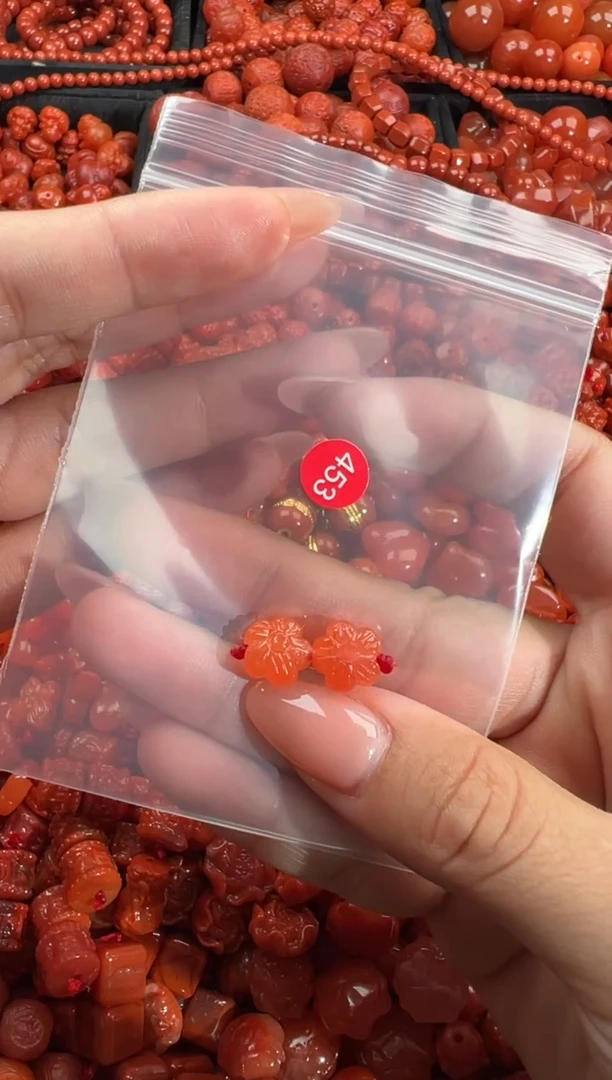 南红玛瑙未镶嵌颈饰1