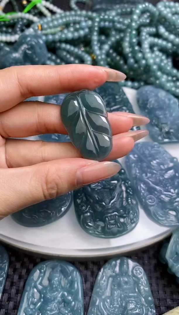 【闪购商品】翡翠颈饰未镶嵌