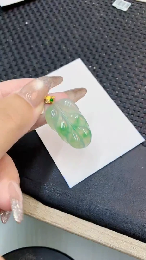 颈饰18K金镶嵌翡翠1