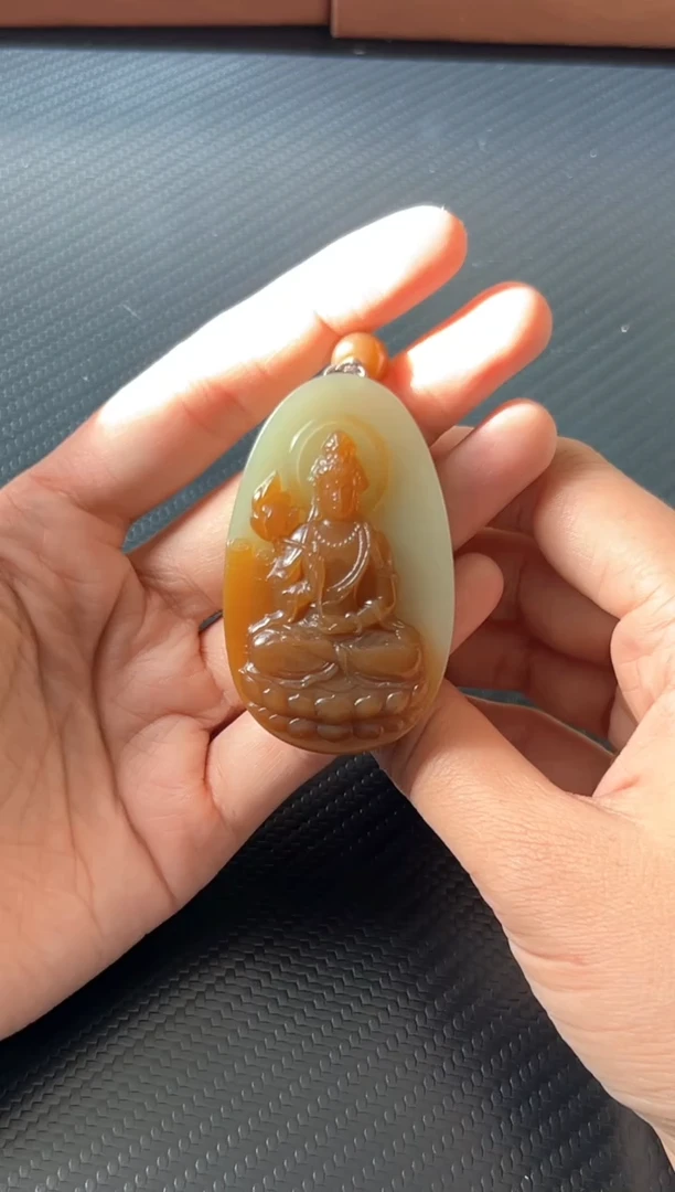 吊坠(赠链)未镶嵌和田玉 若羌微色差吊坠m