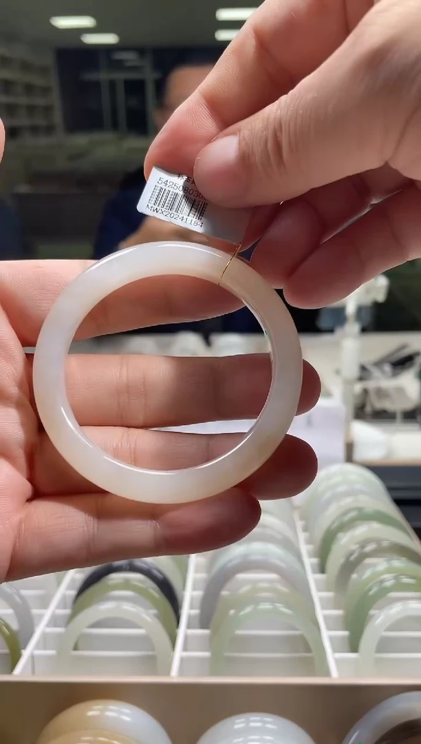 未镶嵌手镯和田玉53-54圈口 1184