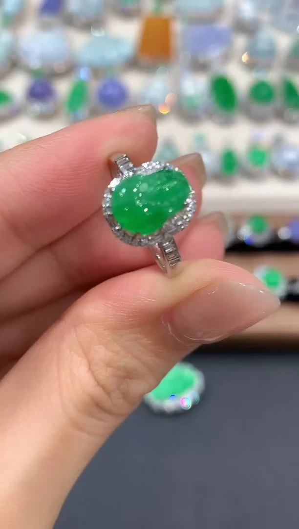 18K金镶嵌戒指翡翠q9