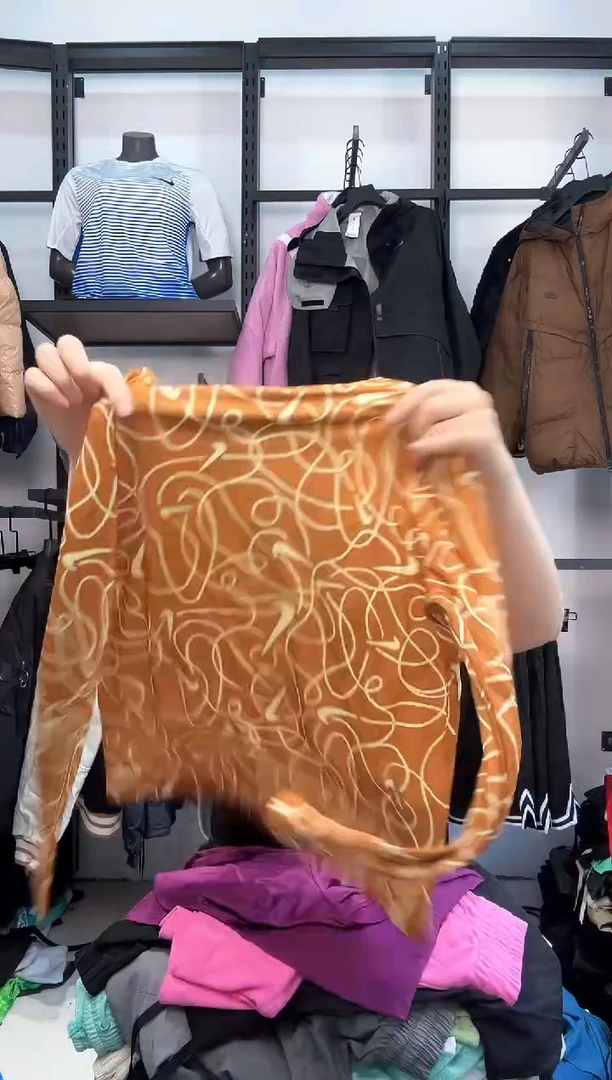 2556编码  瑕疵直播间过款为准 尺码M