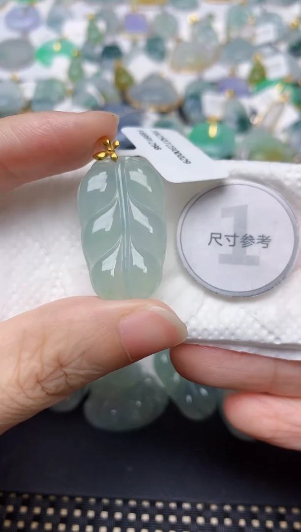 翡翠18K金镶嵌颈饰天然缅甸A货翡翠