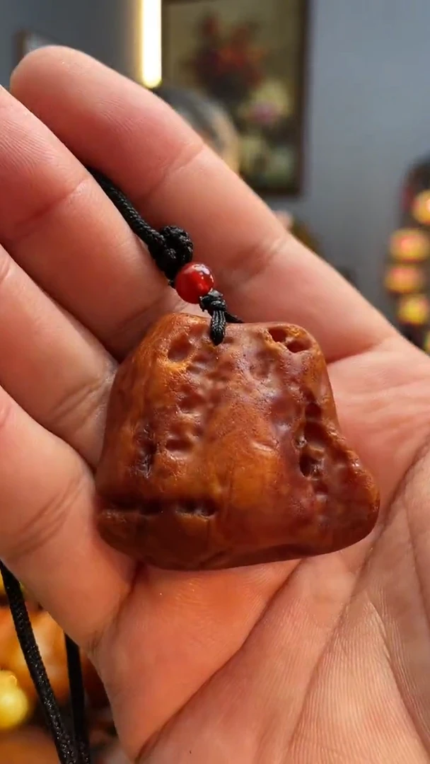 未镶嵌颈饰琥珀吊坠
