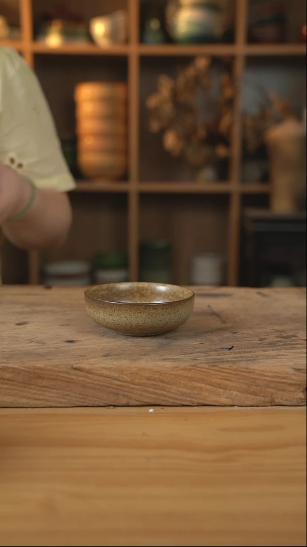 奶奶系列的大号蘸料碟1个