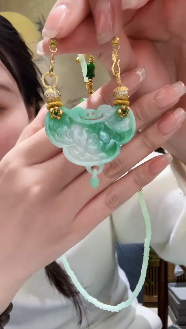 颈饰未镶嵌翡翠吊坠