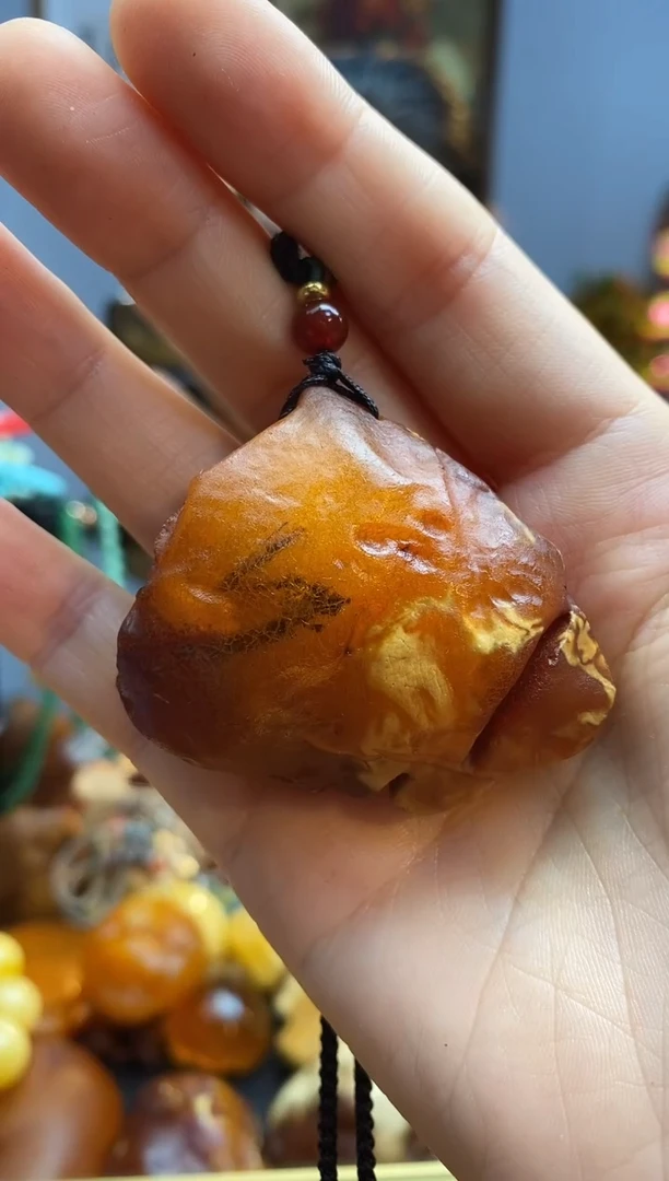 未镶嵌颈饰琥珀吊坠