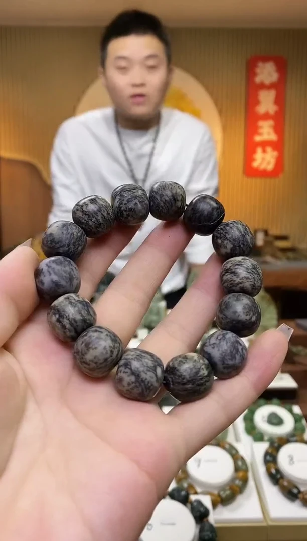 【闪购商品】和田玉手串未镶嵌多样性随机发一瑕疵