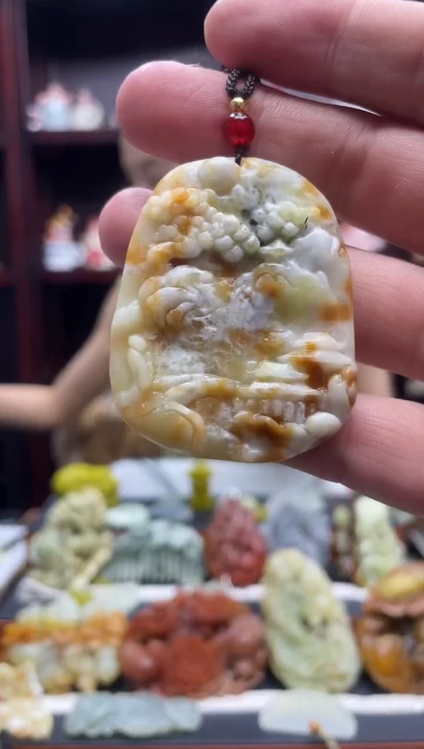 岫玉未镶嵌吊坠·