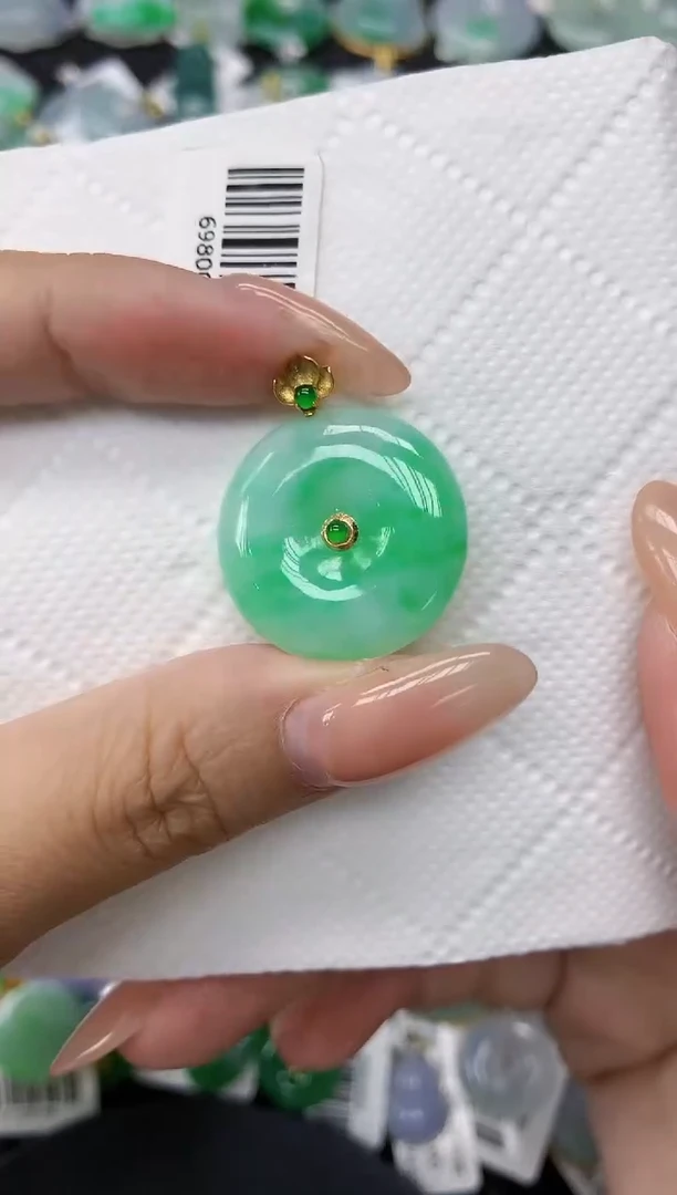 颈饰18K金镶嵌翡翠11111111111