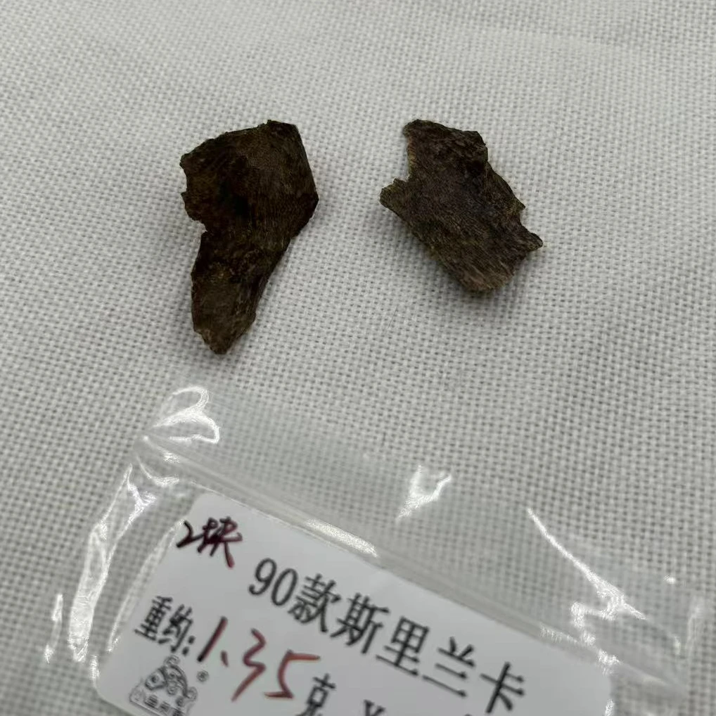 （两块）重约1.35克  90款斯里兰卡（料）天然木艺