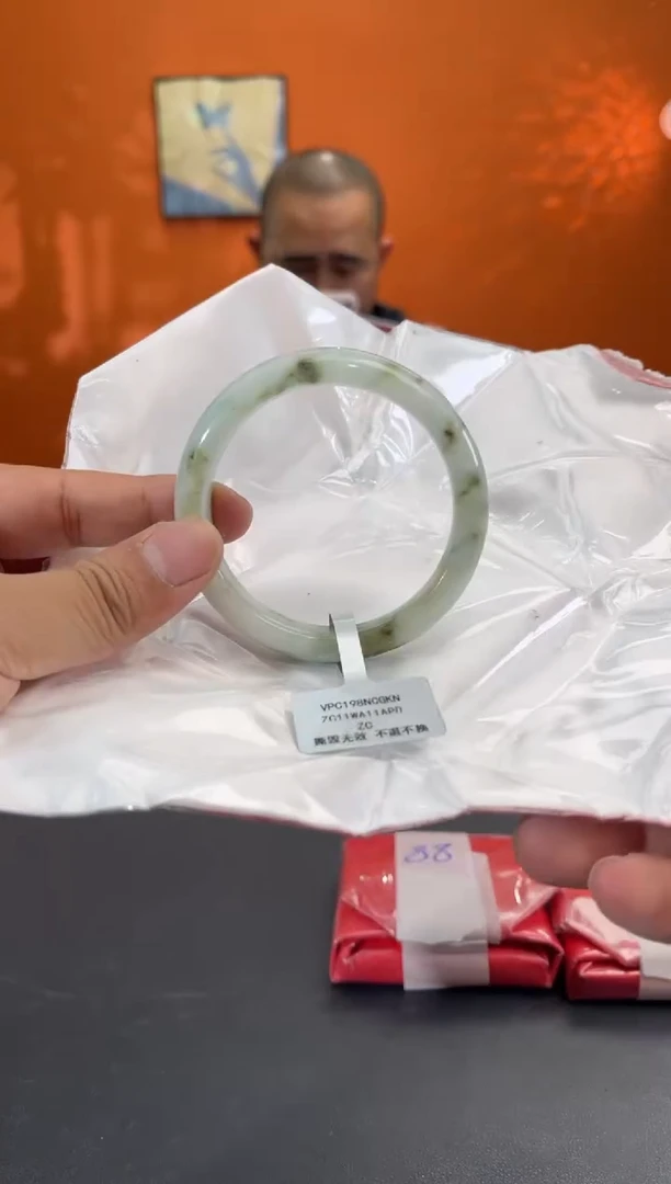 未镶嵌手镯翡翠7        圈口56