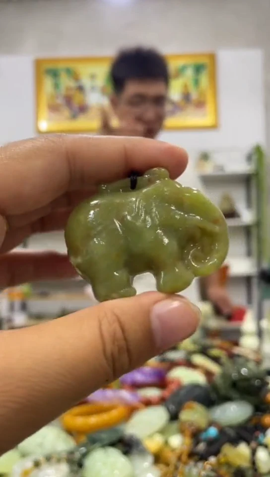 未镶嵌岫玉吊坠
