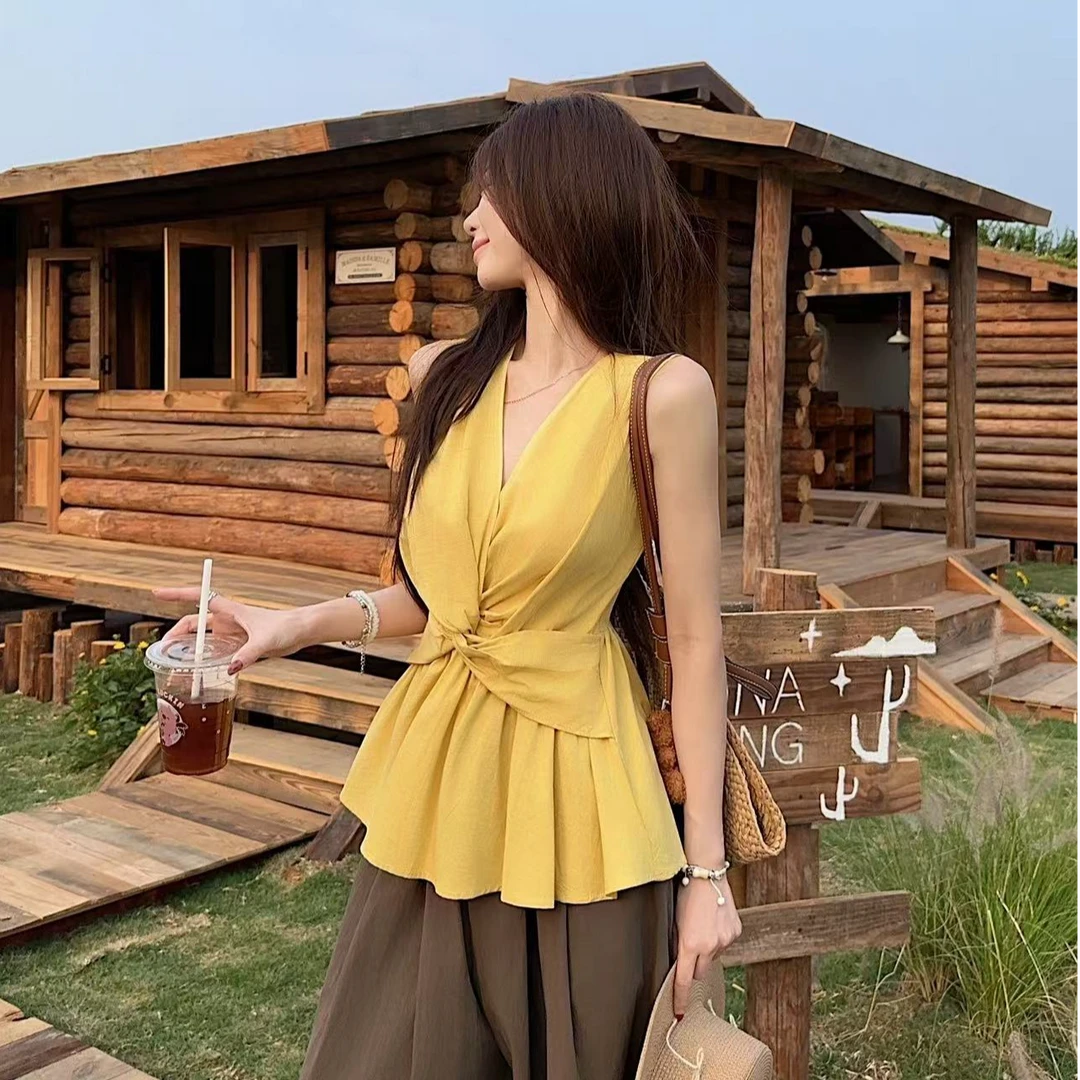 2025夏季法式气质V领吊带背心女扭结系带收腰显瘦无袖上衣女