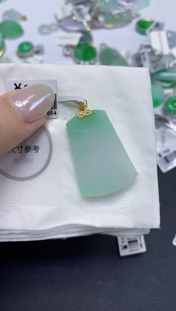 颈饰18K金镶嵌翡翠天然缅甸翡翠A货百元以上9元证书费自理