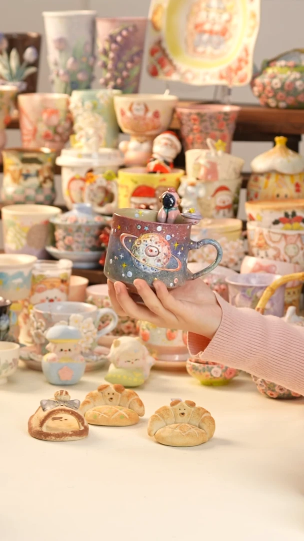 摆件陶景德镇釉下彩手绘设计师款陶瓷