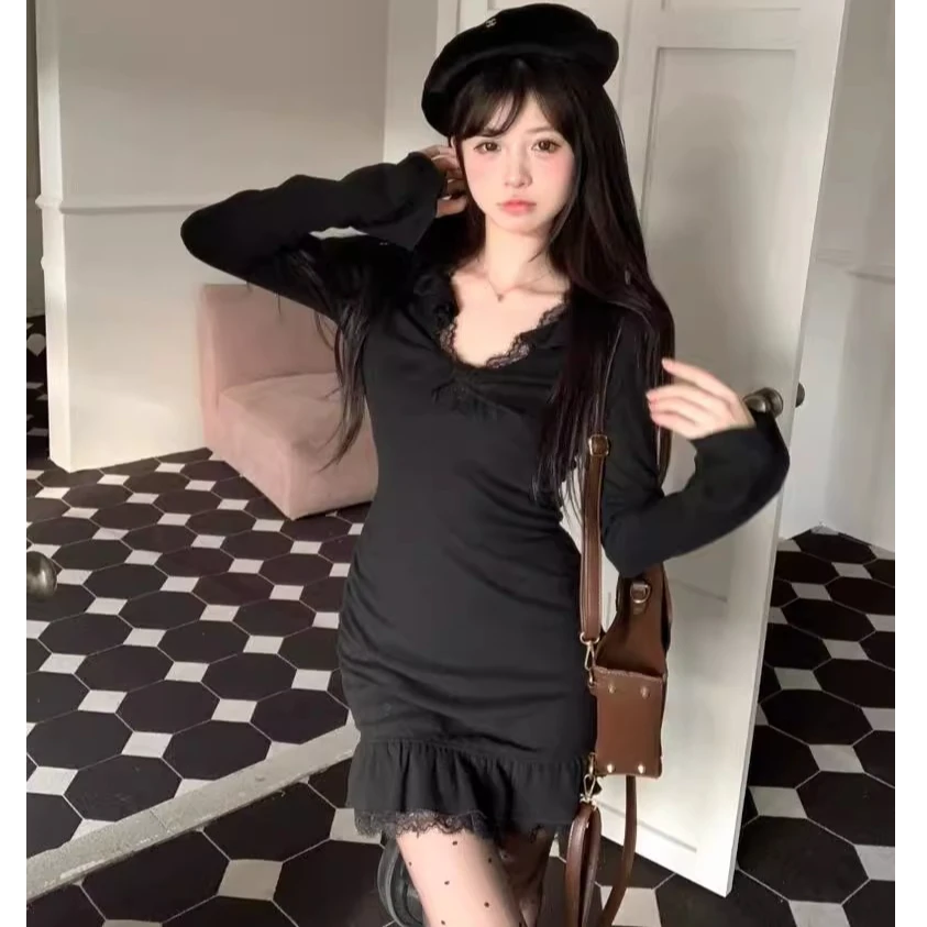 小黑裙辣妹收腰蕾丝连衣裙女内搭长袖显瘦修身短裙子打底v领包臀