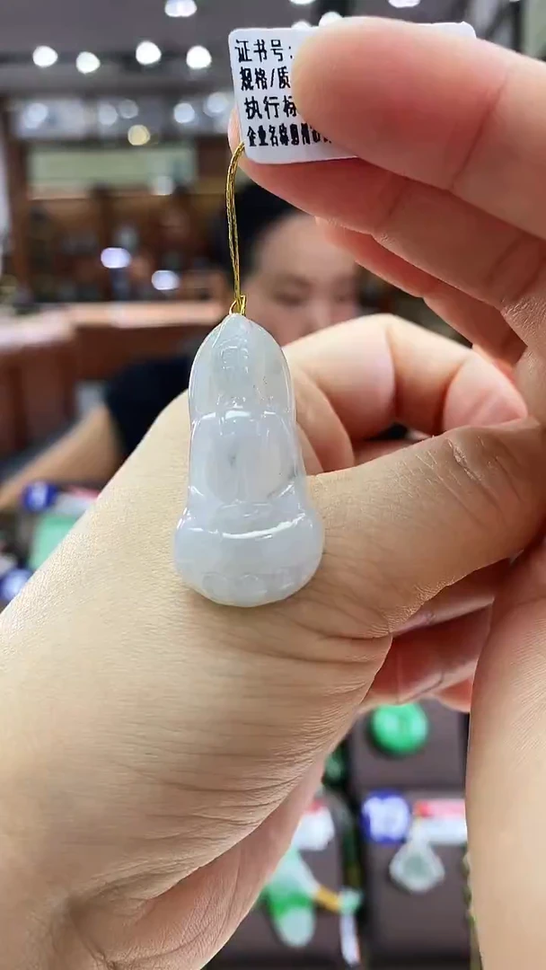 翡翠未镶嵌颈饰观音