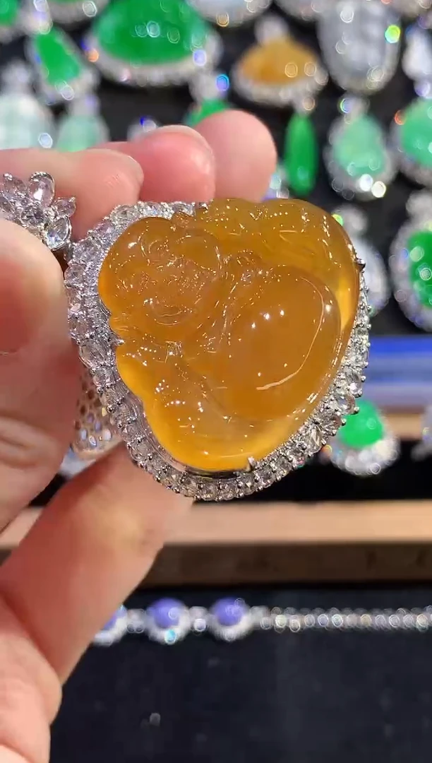 吊坠(不含链)18K金镶嵌翡翠多样性发其一