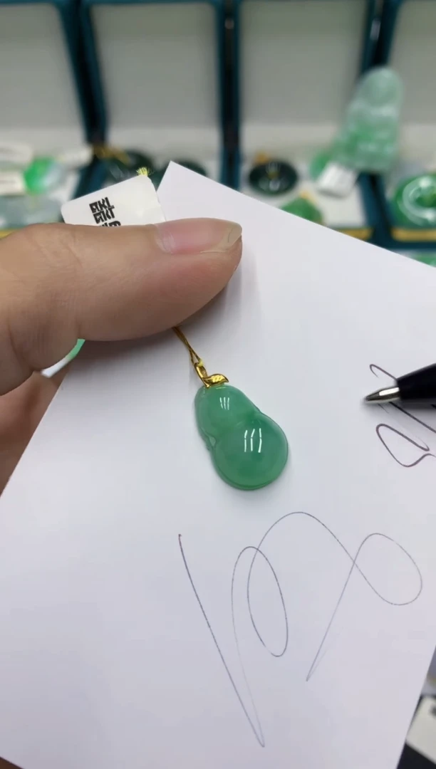 翡翠18K金镶嵌颈饰翡翠
