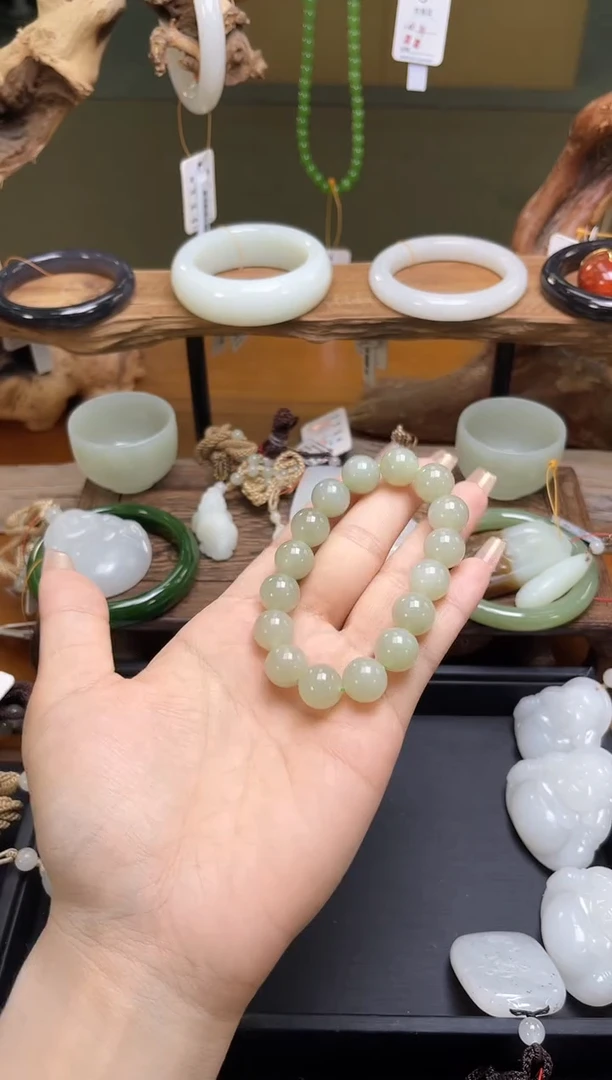 未镶嵌手串和田玉卡12青海青白 圆珠 有瑕疵