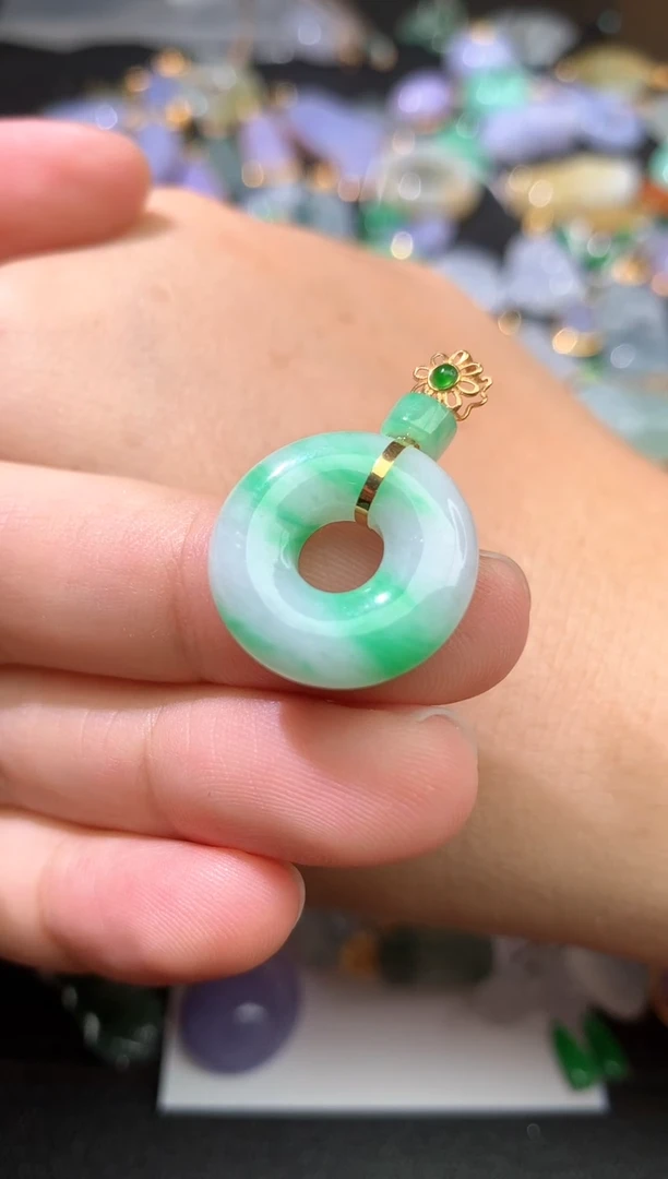 翡翠未镶嵌颈饰吊坠