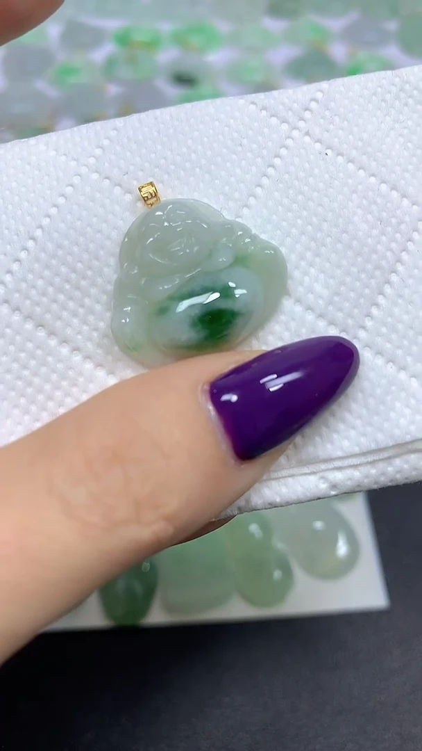 颈饰18K金镶嵌翡翠