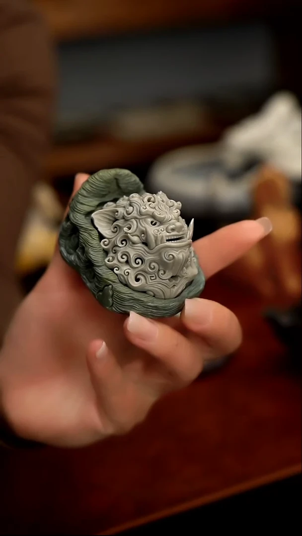 精品手工雕刻狻猊小熏炉