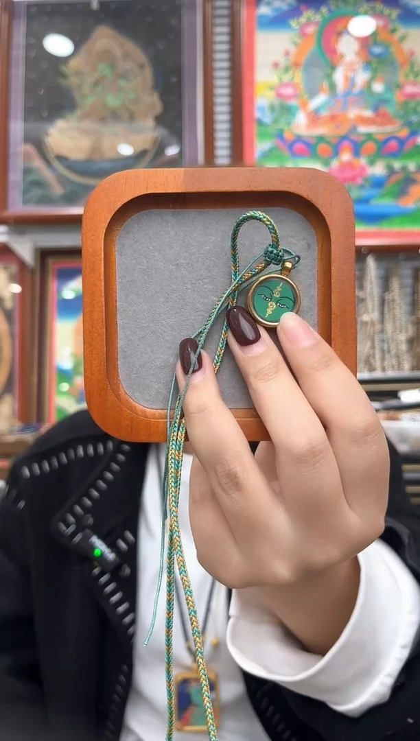 吊坠绿cc  纯手绘唐卡（非质量问题 不退不换）