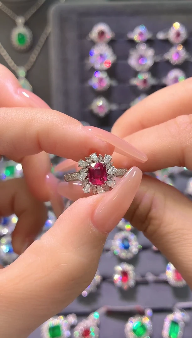 18K金镶嵌戒指红宝石-1.06克拉*无烧