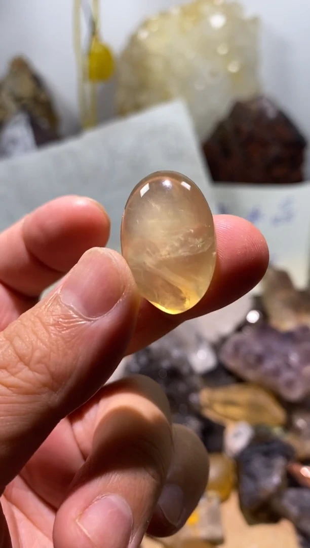 水晶珠宝半成品未镶嵌38号马岛黄水晶