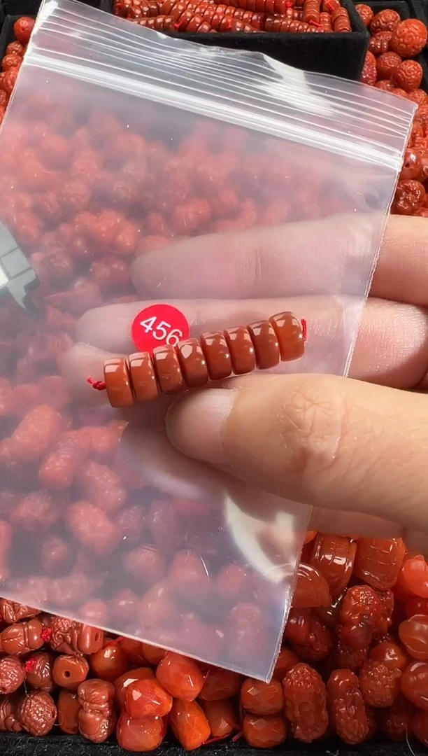 颈饰未镶嵌南红玛瑙1