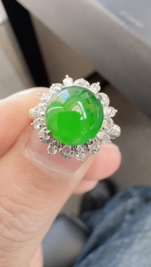 18K金镶嵌戒指翡翠寄售回流，24小时鉴赏期