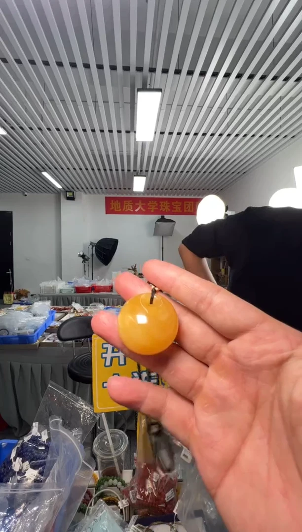 蜜蜡吊坠(不含链)未镶嵌鸡油黄蜜蜡平安扣11.27G