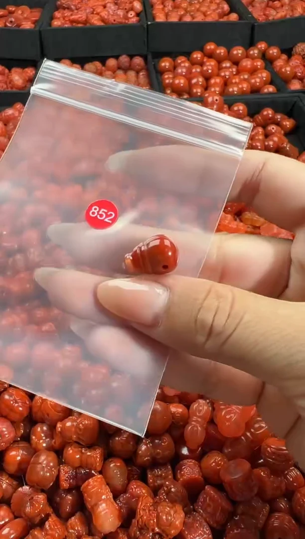 颈饰未镶嵌南红玛瑙1